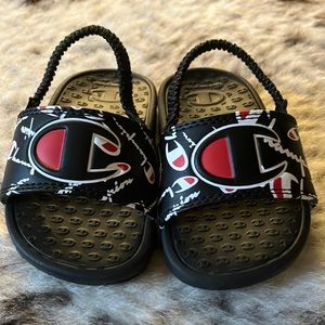 Champion Toddler SUPER SLIDES with champion logo in BLACK Size 5T worn once